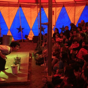 Celebran paso de comitiva teatral por Isla de Pascua y Juan Fernández