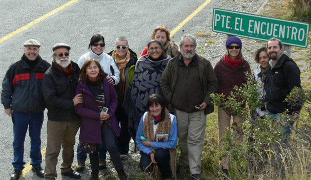 Poetas chilenos y argentinos en el Puente Encuentro de Palena