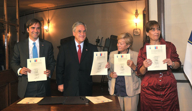 Presidente Piñera firmó acuerdo para restaurar Teatro Municipal de Iquique