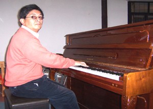 Felipe Nahuelpán profesor de la Escuela de Música de Coyhaique