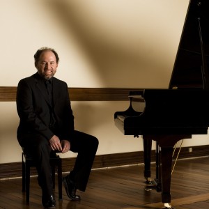 El pianista chileno Luis Alberto Latorre se presentará el 25 de julio en el Centro Cultural de San Fernando.