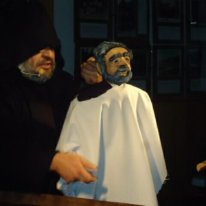 El Viaje del Padre García con titeres y marionetas