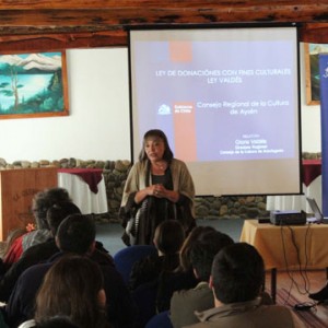 Gloria Valdés dictó charla sobre Donaciones Culturales