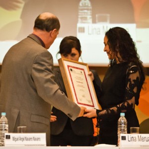 Lina Meruane recibe premio en FIL