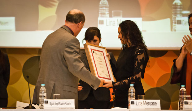 Lina Meruane recibe premio en FIL