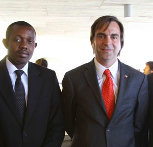 El Ministro de Cultura Luciano Cruz-Coke junto al director general del Parque Cultural de Valparaíso Justo Pastor Mellado, el agregado cultural de la Embajada de Haití Jean Baptiste Mackli-Em-Ridley y el Embajador de México Mario Leal.