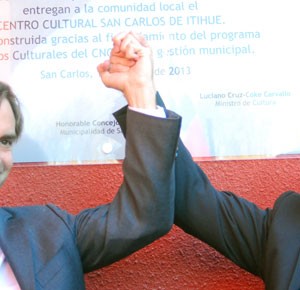 Ministro de Cultura, Luciano Cruz-Coke y el alcalde de San Carlos, Hugo Naim Gebrie