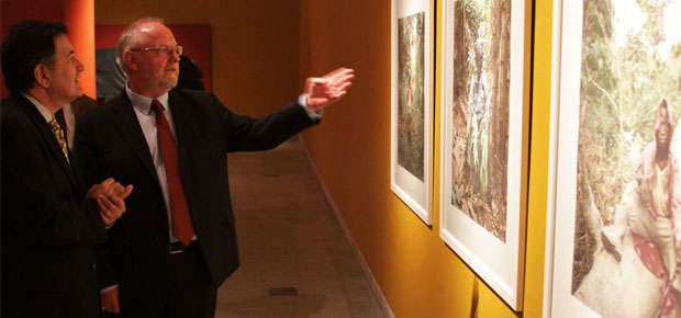 Ministro Ampuero junto a Michael Eissenhauer (director de los Museos Estatales de Berlín).