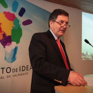 Ministro Ampuero en presentación Festival Puerto de Ideas