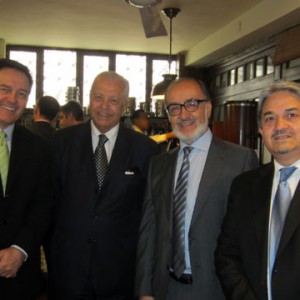 Ministro, Embajador Sergio Romero, escritor Sergio Macías y editor Eduardo Castillo