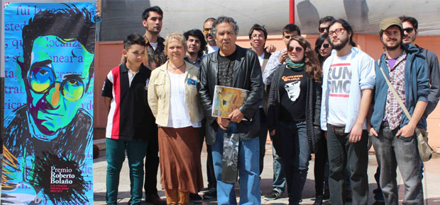 Ganadores del Premio Roberto Bolaño 2013 y escritor Hernán Rivera Letelier