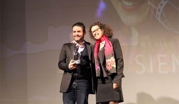 Sebastián Lelio recibe Premio Pedro Sienna por película "Gloria"