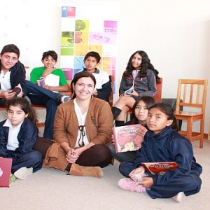 Donación de libros a escolares de Pisagua