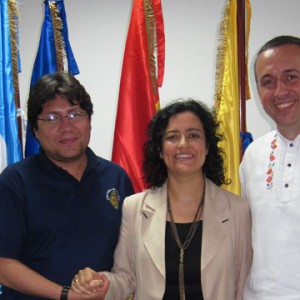 Lilia Concha; Marvin Molina, Director General del Ministerio de Culturas de Bolivia; y Fidel Barbarito, Ministro de Cultura de la República Bolivariana de Venezuela