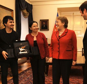 Presidenta Bachelet recibió al equipo chileno que obtuvo el León de Plata en Bienal de Arquitectura de Venecia
