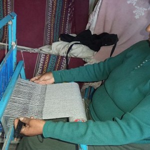 Artesana textil distinguida con el Sello de Excelencia a la Artesanía