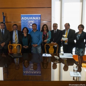 Ministra Barattini y funcionarios de Aduanas celebran a Nicanor Parra con concurso literario