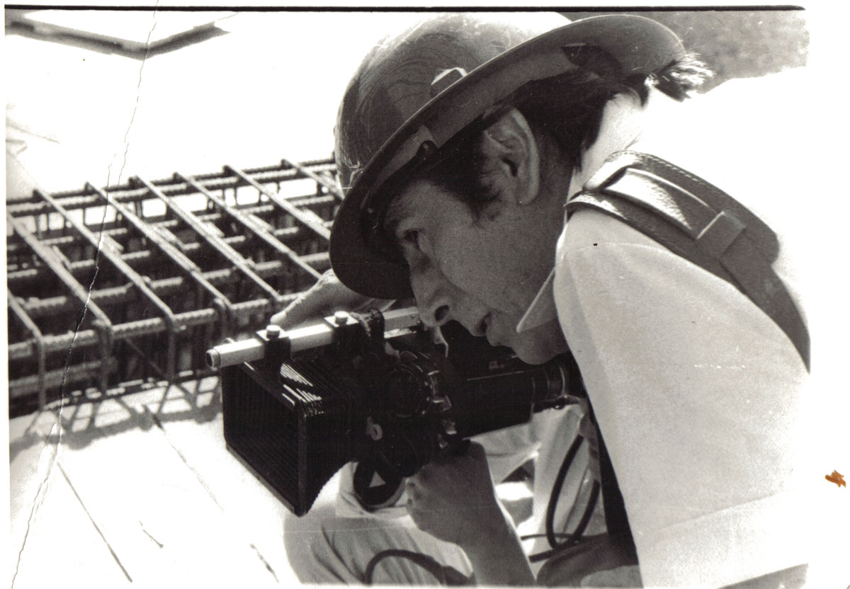 Héctor Ríos en filmación de Entre ponerle y no ponerle (1971)