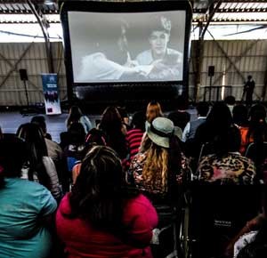 Ministra de Cultura inaugura semana del cine con función especial en Centro Penitenciario de mujeres en San Joaquín