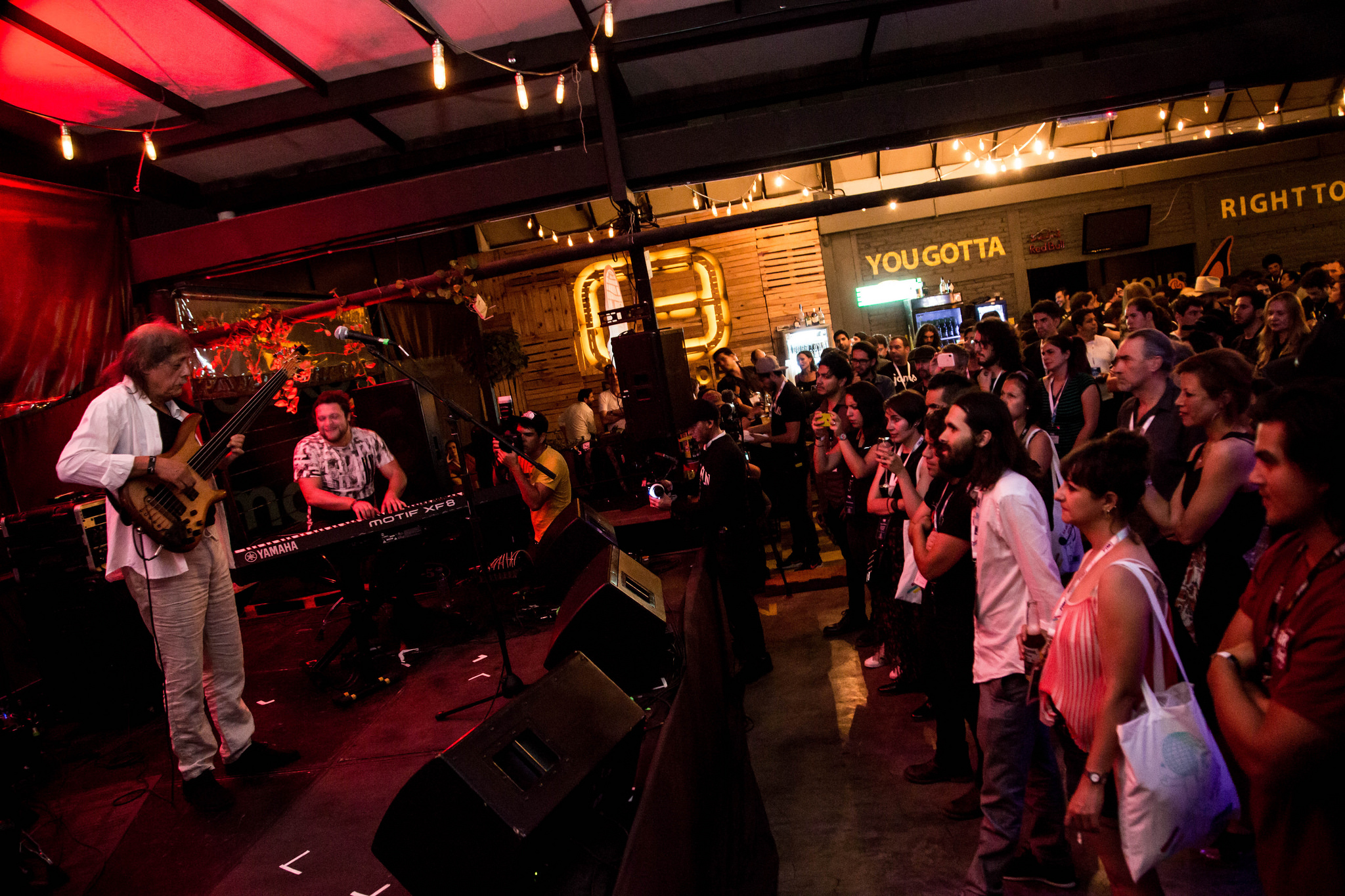 Holman Trío, una de las tres bandas seleccionadas en la anterior convocatoria, durante su presentación en FIM Pro 2018 (Foto: FIM Pro).