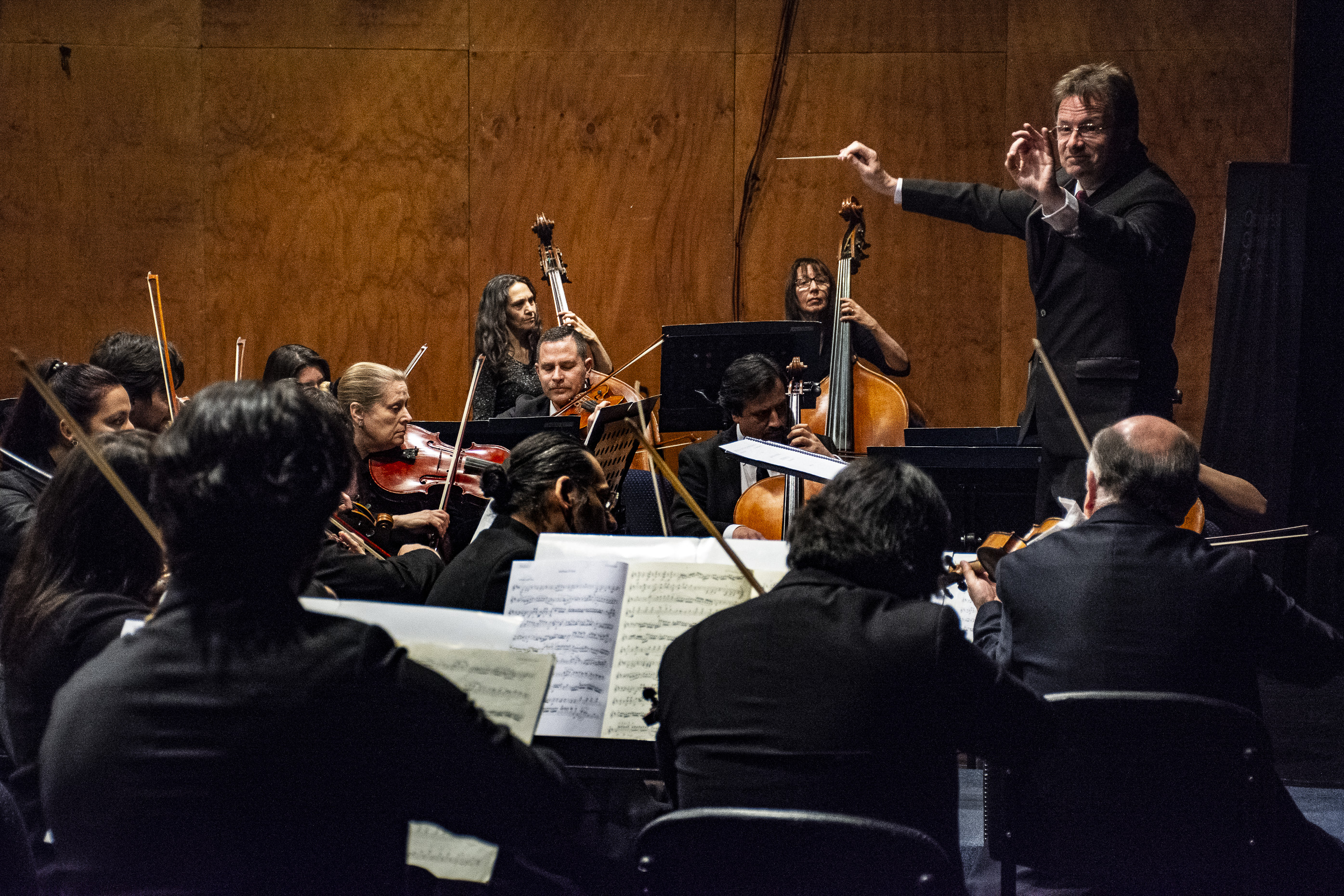 600 beneficiados de SEMANA y Programa Adulto Mejor disfrutaron concierto de la Orquesta de Cámara de Chile
