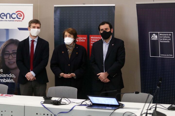 Ministerios del Trabajo y de las Culturas lanzan 3.000 becas gratuitas de capacitación para artes escénicas, música, diseño y audiovisual