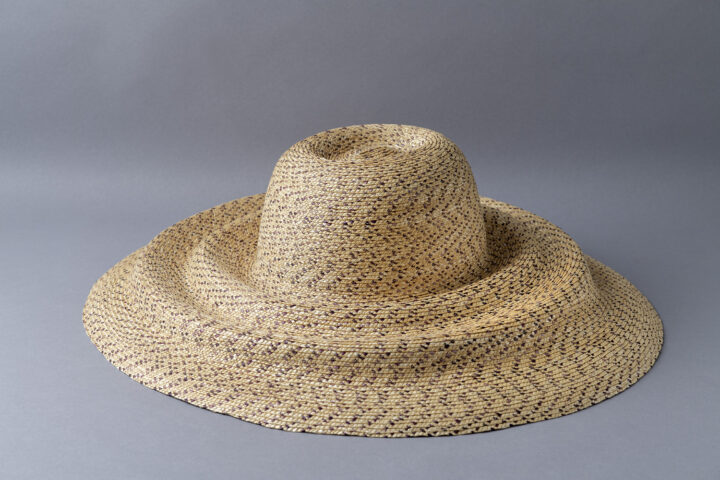 Sombreros Surcos - Agrupación Trenzados de Catemu (Rocío Schatzke, Débora Vidal, Andrea Reyes y Zaida Muñoz) y artesanas Berta Cáceres y Andrea Gómez, Paredones, Región de O'Higgins