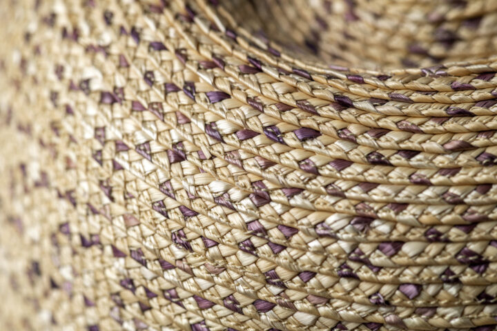 Sombreros Surcos - Agrupación Trenzados de Catemu (Rocío Schatzke, Débora Vidal, Andrea Reyes y Zaida Muñoz) y artesanas Berta Cáceres y Andrea Gómez, Paredones, Región de O'Higgins