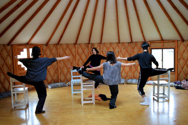 Práctica guiada por la coreógrafa Eveleen Rojas en Residencia Rari / Foto: Gabriel Miranda
