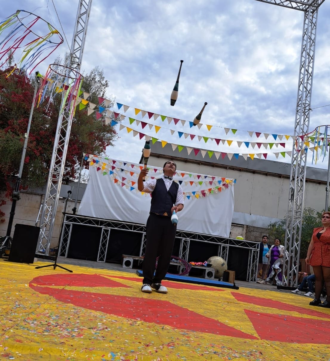 Con presentaciones y talleres en tres comunas celebran el mes del Circo ...