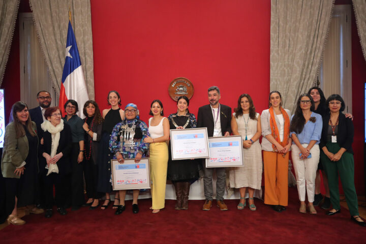 Ministra de las Culturas entrega Premio Maestro y Maestra Artesana 2023 en La Moneda