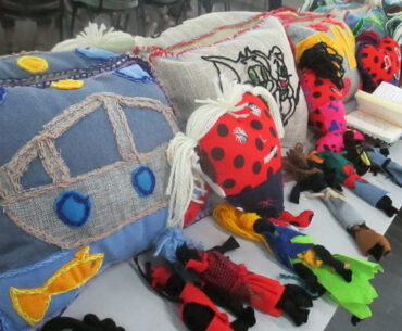 Exitoso cierre de taller de muñecas patrimoniales en Centro Penitenciario Femenino de San Miguel - Programa Visitas Artísticas Fondart