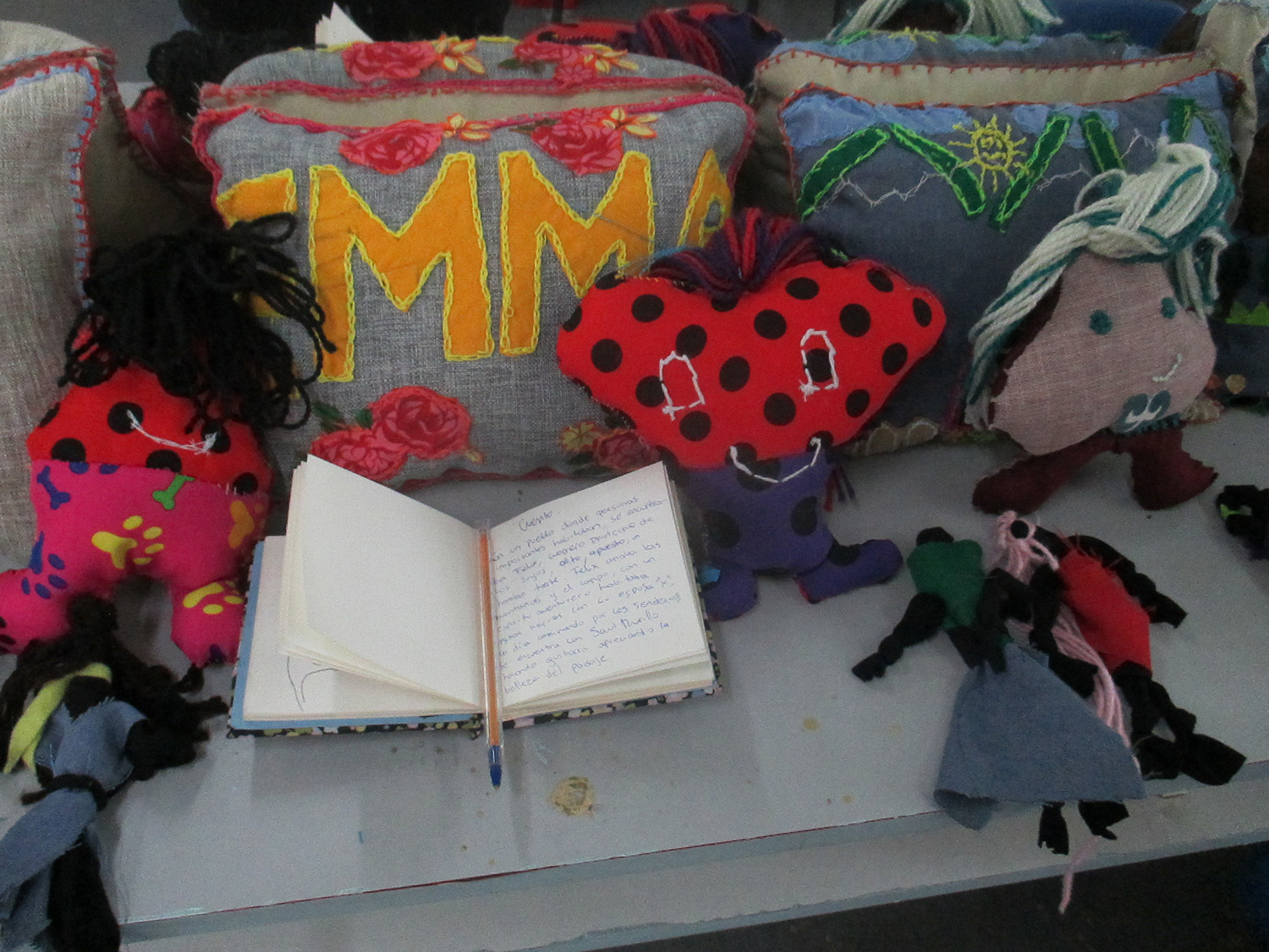 Exitoso cierre de taller de muñecas patrimoniales en Centro Penitenciario Femenino de San Miguel - Programa Visitas Artísticas Fondart