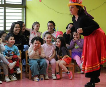 La ópera despierta la admiración de niñas y niños del jardín infantil Nelda Panicucci