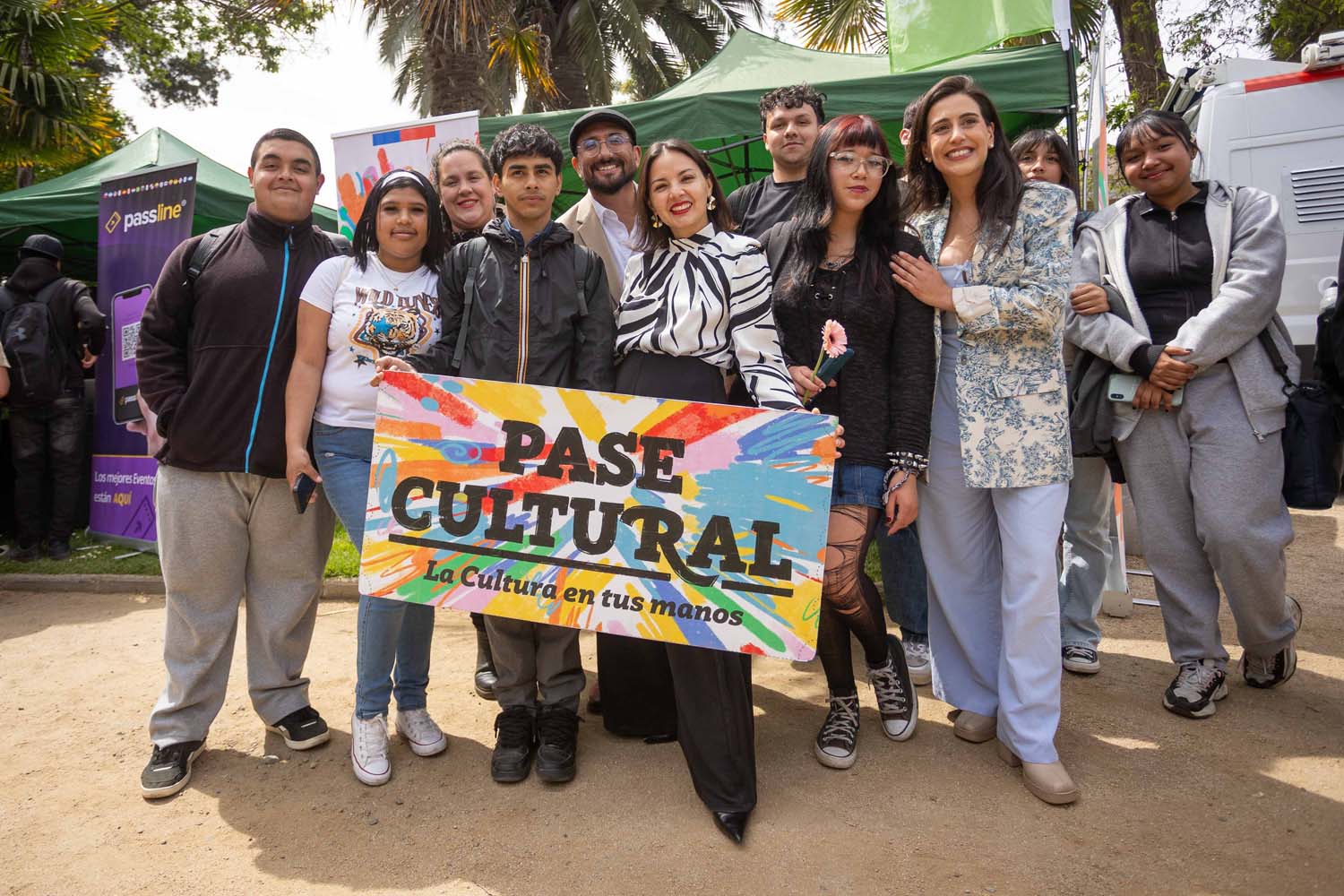 Ministra de las Culturas y alcaldesa de Viña del Mar encabezan feria Activa tu Pase en el Palacio Rioja