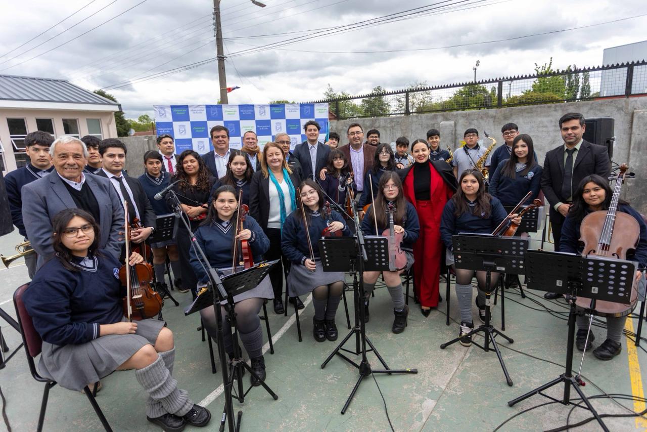 Ministerio de las Culturas y FOJI entregan instrumentos de cuerda para crear la Orquesta Infantil y Juvenil de Ercilla