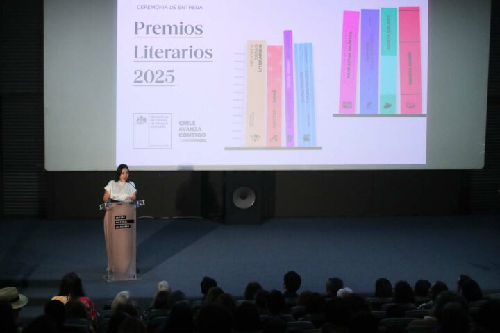 Ministra de las Culturas encabezó ceremonia de entrega de los Premios Literarios 2025