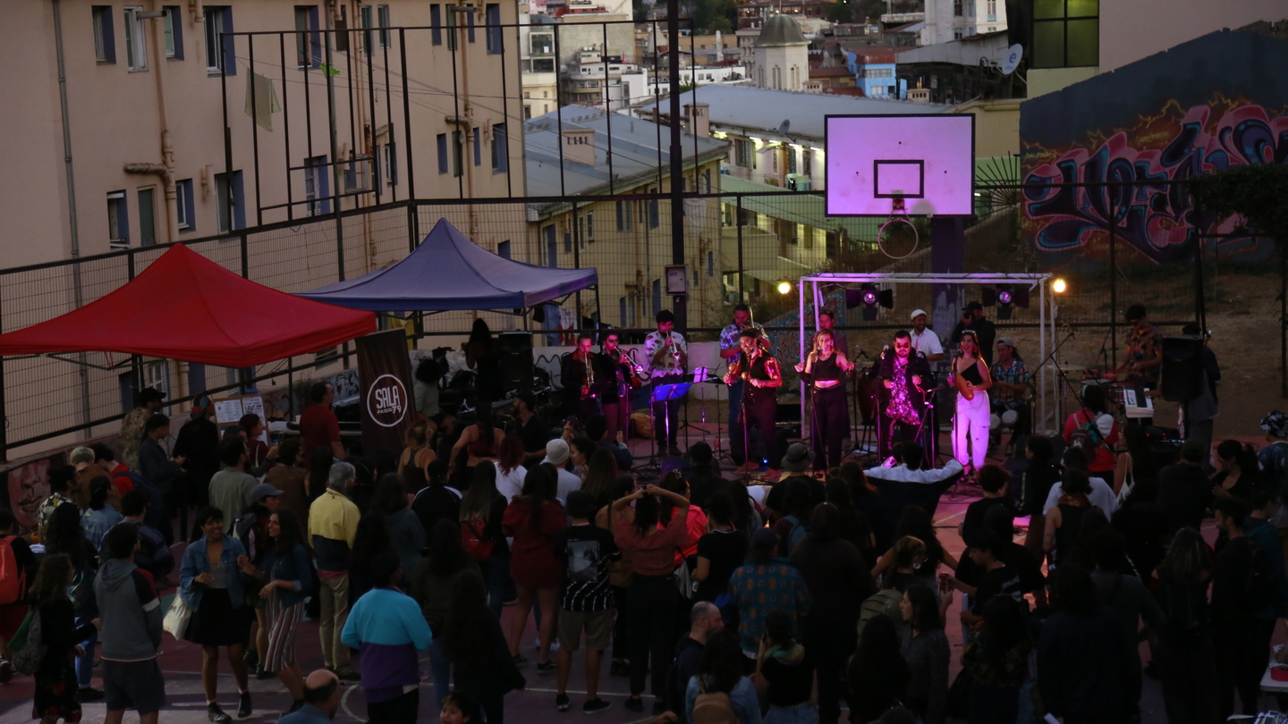 Sala Pascal 79 invita a celebrar la primavera en la Cancha Población Márquez