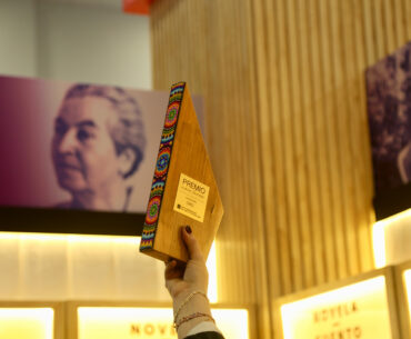 Chile es galardonado con la categoría de oro al mejor stand en FIL Guadalajara 2025