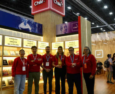 Chile es galardonado con la categoría de oro al mejor stand en FIL Guadalajara 2025