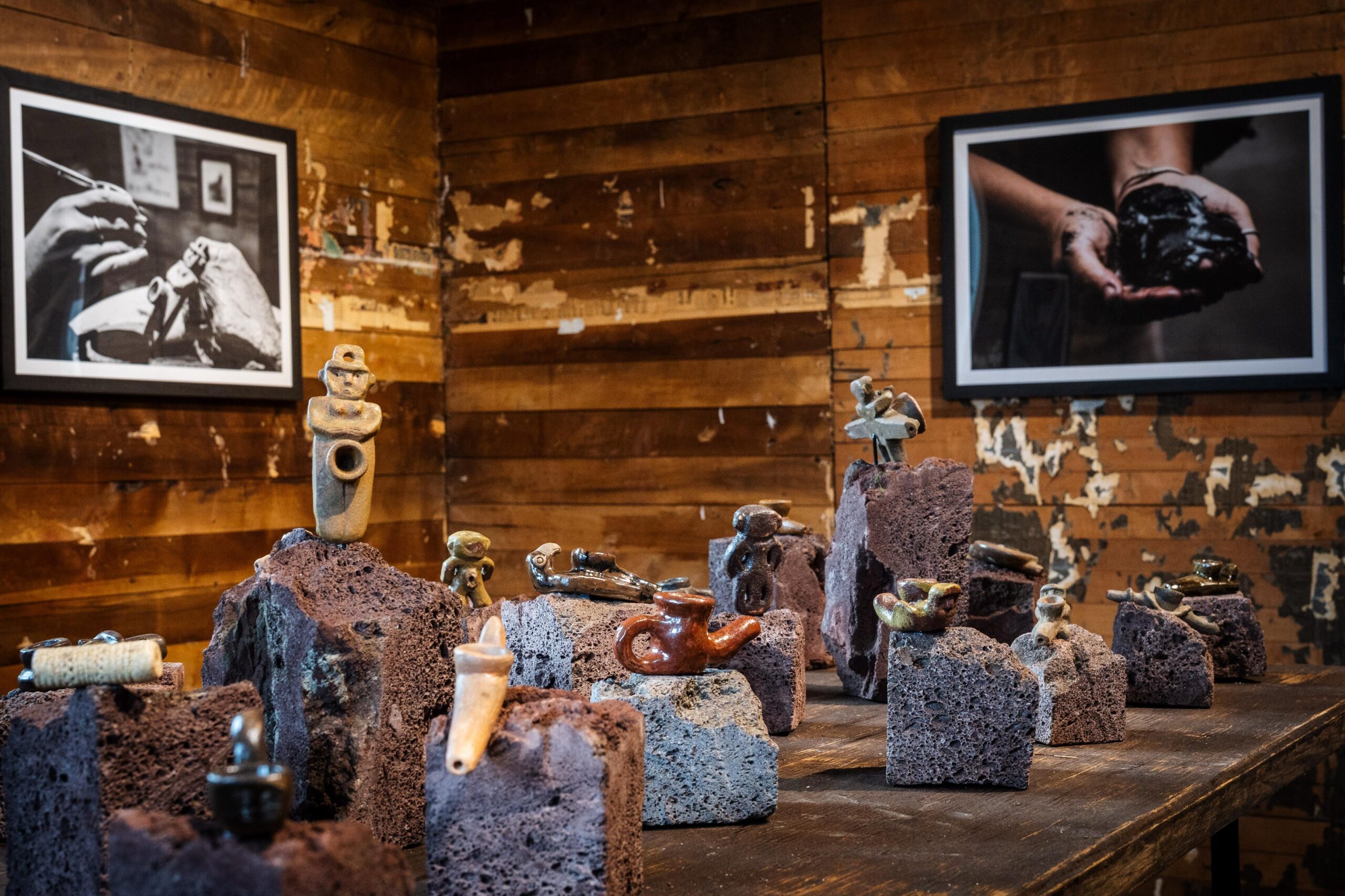 Tradición y cerámica mapuche contemporánea dialogan en proyecto sobre kitra o pipa