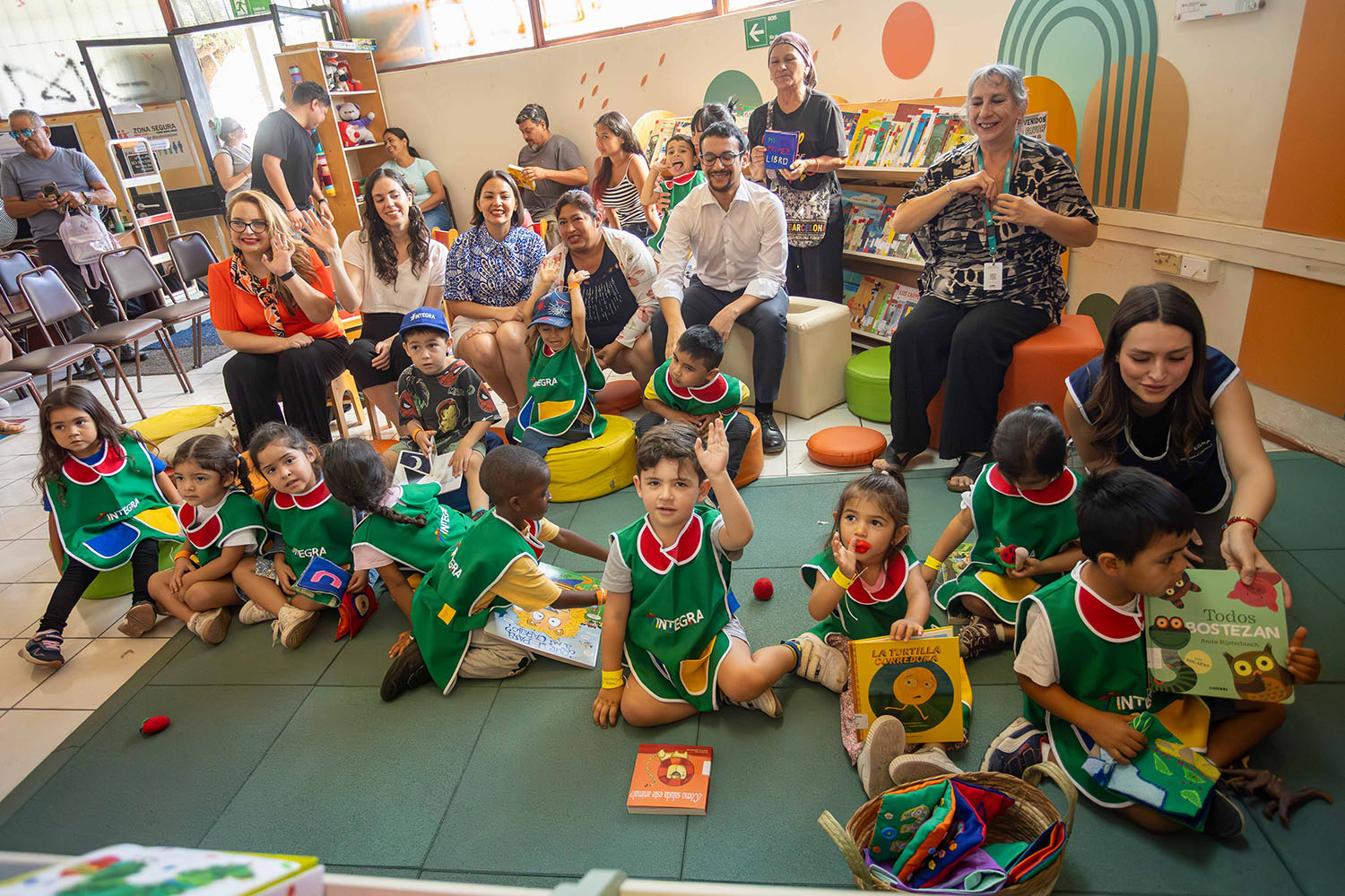 Ministerio de las Culturas y Municipalidad de Peñalolén inauguran la primera guaguateca comunal