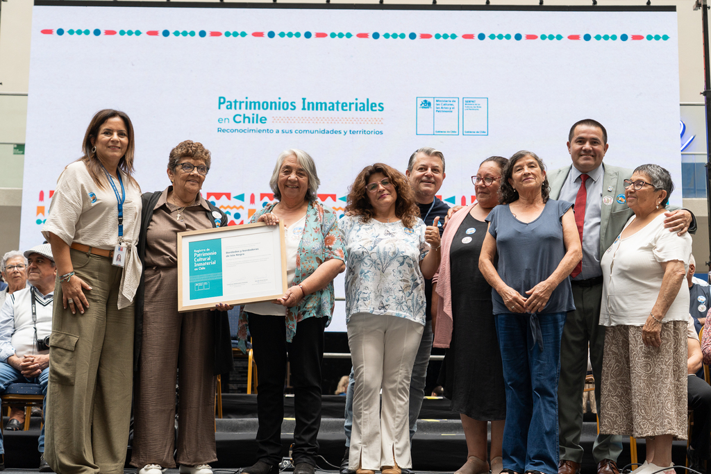 Bordadoras de Isla Negra ingresan al Registro de Patrimonio Cultural Inmaterial de Chile
