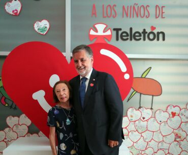 Ministro Francisco Undurraga visitó Instituto Teletón y compartió con niños, niñas y jóvenes en rehabilitación
