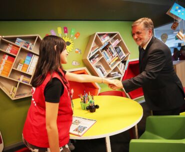 Ministro Francisco Undurraga visitó Instituto Teletón y compartió con niños, niñas y jóvenes en rehabilitación