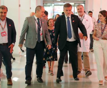 Ministro Francisco Undurraga visitó Instituto Teletón y compartió con niños, niñas y jóvenes en rehabilitación