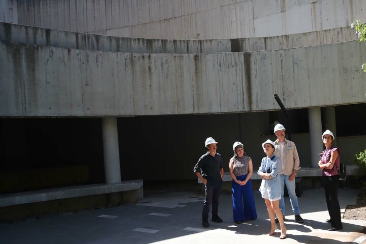 Ministra de las Culturas participa en recorrido por avances de obras de restauración del Museo Violeta Parra