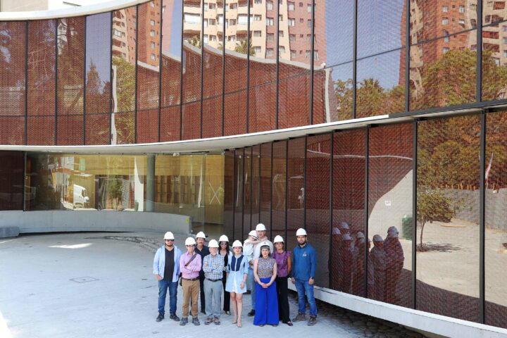 Ministra de las Culturas participa en recorrido por avances de obras de restauración del Museo Violeta Parra