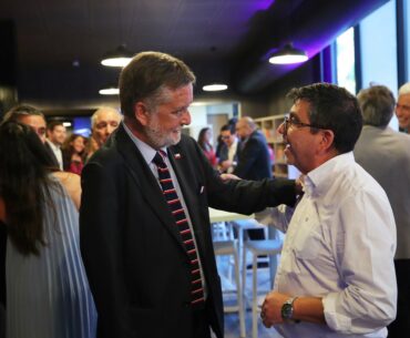 Ministro de las Culturas y alcalde Luksic inauguran el nuevo Café Literario de Huechuraba