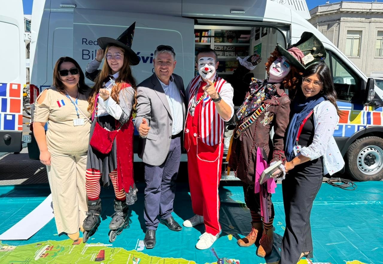 Biobío inaugura nuevo Bibliomóvil Regional